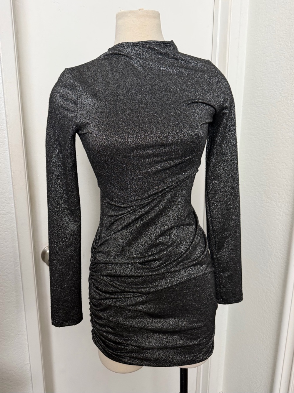 SEE VIDEO ! Shimmery Black Long-Sleeve Ruched Bodycon Dress